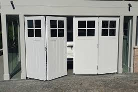 Beberapa model garasi dengan pintu kayu minimalis. 8 Model Pintu Garasi Kayu Minimalis Dan Sederhana Courtina Courtina