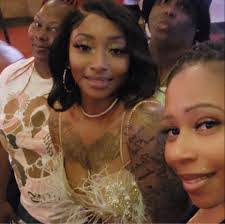 Arionna Robinson's Instagram, Twitter & Facebook