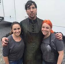 Marilyn manson has been conquering both worlds with heavy metal music, iconic gothic makeups, and you'll never believe how he looks without makeup on. Top 10 Pictures Of Marilyn Manson Brian Hugh Warner Without Makeup