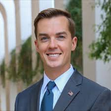 🎓🚔 We welcomed eight new Detroit Police Reserves Officers to our  department. Our DPD Reserve officers assist sworn officers with day-to-day  duties. Melvin Chuney retired from DPD and returned to serve as