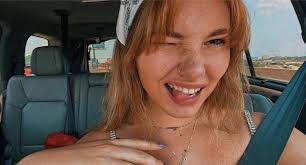 Laura Moody's Instagram, Twitter & Facebook