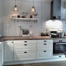 Voici 10 crédences déco totalement craquantes repérées sur pinterest. Meubles Patines Cuisine Vintage Et Autres Idees Dont Les Membres Pinterest Raffolent Cuisines Maison Cuisine Moderne Idee Deco Cuisine