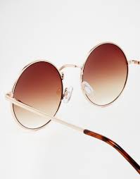 Explorez notre gamme de lunettes de soleil pour femme et redécouvrez votre style avec calvin klein. Image 4 Asos Petites Lunettes De Soleil Rondes En Metal Lunettes De Soleil Rondes Lunettes Mode Lunettes De Soleil