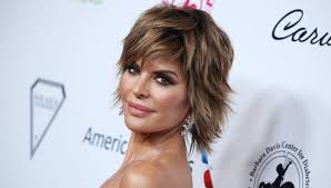 A great haircut can be transformative. Lisa Rinna Debuts Hair Makeover She S Blonde Celebs Are Reacting Hollywood Life