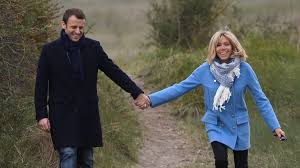 Buna eu cred ca dragostea nu are varsta si nu conteaza daca unul e mai mare decat celalalt atata timp cat exista sentimente puternice din partea amandurora; 5 BÄrbaÈi Povestesc Despre RelaÈiile Lor Cu Femei Mai In VarstÄ Ea Md