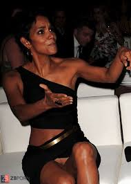 Halle Berry Nude Photos & Videos