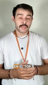 La ex primera dama, Ana García Carías acompaña una vigilia de seguidores  del expresidente Juan Orlando Hernández frente a las instalaciones de las  Fuerzas Especiales (Cobra). El pleno de magistrados de la