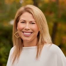 Carol Lindell's Instagram, Twitter & Facebook