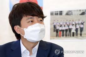 1996년생인 박 비서관은 강남대를 자퇴하고 현재 고려대 국어국문학과에 재학중이다. Cszcxclp2nuh M