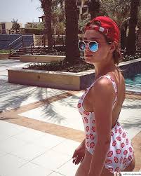 Na bieżąco dodaje tam zdjęcia z sesji oraz projektów, w których bierze udział. Wiktoria Gasiewska Chwali Sie Figura Na Bajkowych Wakacjach Towarzyszy Jej Znany Aktor To Nie Jest Adam Zdrojkowski Aktualnosci24