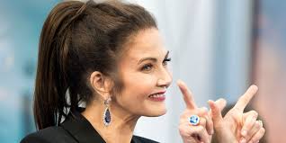 Lynda Carter, Original Wonder Woman, Isn't Backing Her Sister's Run For  Arizona House