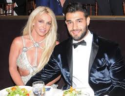 Britney spears' boyfriend teed off on the pop star's strict conservatorship wednesday without saying a word. Ie Dp77pf Tism