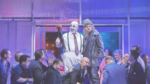 Bei einer messerattacke in würzburg werden drei personen getötet und fünf schwer verletzt. Kritik Rigoletto In Wurzburg Ein Clown Unter Starkstrom News Und Kritik Br Klassik Bayerischer Rundfunk