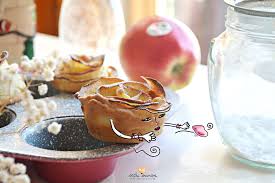 Dedicarsi alla preparazione delle mele. Rose Di Mela La Ricetta Con Pasta Frolla Senza Burro