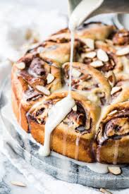 These Mexican Chocolate Cinnamon Rolls Filled With Cocoa Powder Brown Sugar And Cinnamon Are A Comfor Cinnamon Rolls Mexican Food Recipes Easy Mexican Dessert