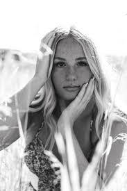 Lori Riehl's Instagram, Twitter & Facebook