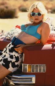 From the quentin tarantino archives. True Romance Great Movie Great Cast Great Screenplay Written By Quentin Tarrantino Directed By The La Patricia Arquette True Romance Romance Movie Poster