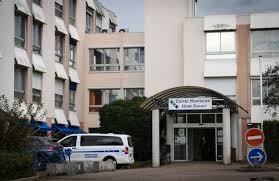 Lycée henri dunant 15 rue de haarlem 49017 angers cedex 02 tél : Le Covid 19 S Est Propage A L Ehpad De L Hopital Henri Dunant A La Charite 43 Residents Atteints Les Visites Suspendues La Charite Sur Loire 58400