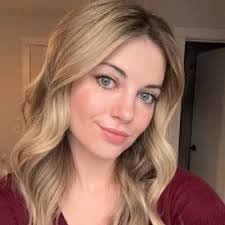 Melissa Pierson's Instagram, Twitter & Facebook