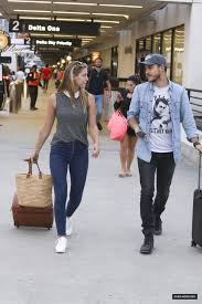 Melissa Benoist And Chris Wood Chris Wood Melissa Supergirl Melissa Benoist