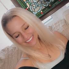 Elissa Schmidt (@shelissa18)