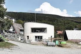 Your gift ensures round house can be a home for outstanding ensemble acting and lifelong learning. Bauwelt Off Grid Haus In Titmaringhausen
