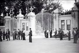 Control En Las Puertas De La Casa De Campo Madrid 1936 Puerta Del Angel Fotos Antiguas Madrid Ciudad Universitaria