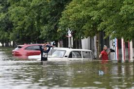 Meteorologii anunță că în cursul nopții a intrat pe teritoriul româniei un ciclon dinspre marea neagră, despre care se știe că este foarte puternic, după ce a trecut prin bulgaria, pe la varna. Vqhbcarmvbwpkm
