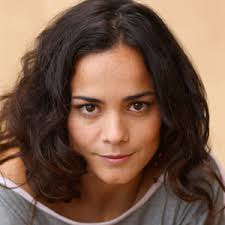 She is known for her role as angelica in the 2002 film city of god, and for alice is the daughter of ana maria braga and nico moraes. Alice Braga Nachrichten Videos Audios Und Fotos Mediamass