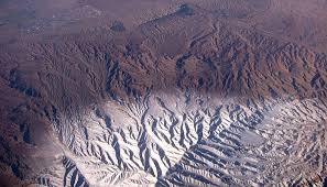 This mountain range has a total length of 1,500 km (932 mi). Geolog Zagros Mountains