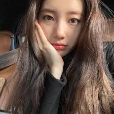 Oktober 1994 in gwangju) ist eine südkoreanische popsängerin, schauspielerin und war ein mitglied der girlgroup miss a. Suzy Bae Skin Care 2021 This Is How Start Up Star Maintains Her Youthful And Radiant Skin Kpopstarz