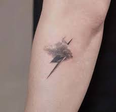 Tatouage De Petit Homme Plus De 50 Idees Des Plus Beaux Dessins Awesome Tats Tatouages Tatouages Amour Tatouage Sanatsal Dovmeler Erkek Dovmeleri Dovme