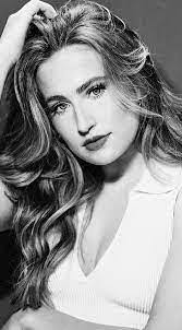 Abigail Sparrow's Instagram, Twitter & Facebook