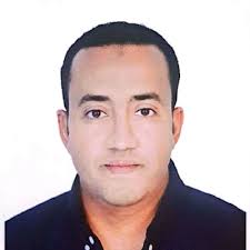 اللي في الصورة ده . ده عالم فيزياء الدنيا مقلوبه عليه بره حالياً. قدر يخترع  ميكروسكوب يصور الإليكترون وهو بيجري ، واللي ميعرفش ف الإليكترون ده جزء صغير  جداً من الذرة ،