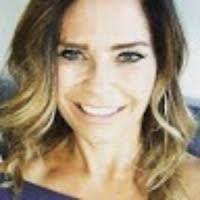 Keri Robertson's Instagram, Twitter & Facebook