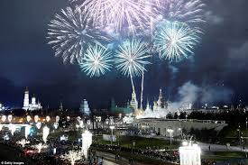 Countries Around The World Celebrate The New Year With Fireworks Fireworks New Year S Eve Celebrations Famous Buildings