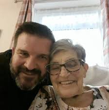 Found this hidden gem tonight perfect for log burner to go in.... anybody  know what the thing is inside the fireplace? It had a gas fire so I'm  guessing it's the pipe