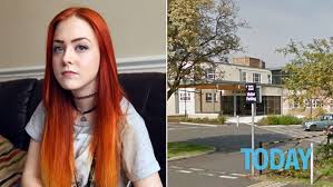E cominciamo con un cantante inglese con i capelli rossi, l'aspetto da ragazzino ma con un timbro vocale caldo e soul riconoscibilissimo: . Emily Reay Cacciata Da Scuola Perche Ha I Capelli Rossi