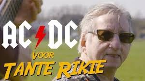 De langverwachte kerstgroet van de vrouw der vrouwen: Ac Dc Voor Tante Rikie Zwarte Cross Youtube