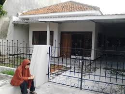 Anda perlu mempersiapkan rumah sedemikian rupa agar mampu menggoda minat rumah yang memiliki spesifikasi berkualitas tinggi akan menarik perhatian para penyewa yang bonafit. Rumah Disewakan Di Dukuh Kupang Timur Surabaya Harga Nego 3 1 Kamar Tidur 2926