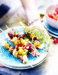 cuisine recettes ete grandes tablees brochettes de mirabelles au chevre et bresaola 60 recettes faciles pour grandes tablees elle a table recettes de cuisine brochette recette facile