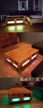 Die Idee Mit Led Beleuchtung Und Europaletten Ist Schon Lange Bekannt Aber Die Verkleidung Mit Dieser Satinierten Obe Diy Paletten Mobel Aus Paletten Paletten