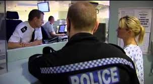 Sabina en ursula in de middenberm van de snelweg. Folie A Deux Ursula And Sabina Eriksson The Scare Chamber