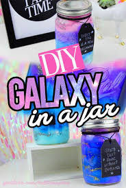 Wooah An Extremely Easy To Do Diy Learn How To Make A Galaxy In A Jar With Stuff You Already Have In Your Home This Diy C Diy Galaxy Diy Crafts