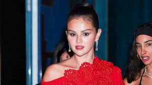 Photo femme brune 55 ans