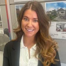 Sophie Hewitson's Instagram, Twitter & Facebook