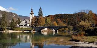 Jego powierzchnia to 144 hektary. Jezioro Bohinj Slowenia Atrakcje Informacje Historia