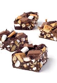 Easy Smores Rocky Road Made With Just 6 Ingredients Via Sweetestmenu Com Rocky Road Smore Recipes Easy Smores