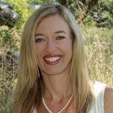 Candice Redden's Instagram, Twitter & Facebook