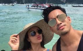 Menurut idris, 30 tahun, dia masih mencari tarikh baru dan memutuskan untuk melangsungkan majlis itu hujung tahun ini. Idris Khan Pilih 20 Januari Nikahi Gadis Maghribi